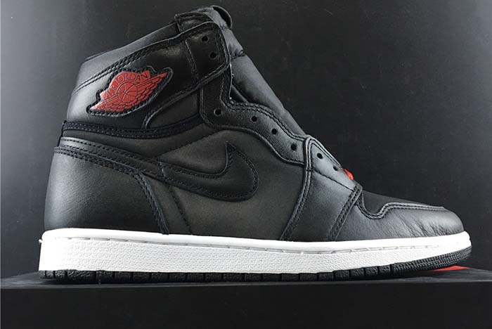 air jordan 1 “black satin” 555088-060