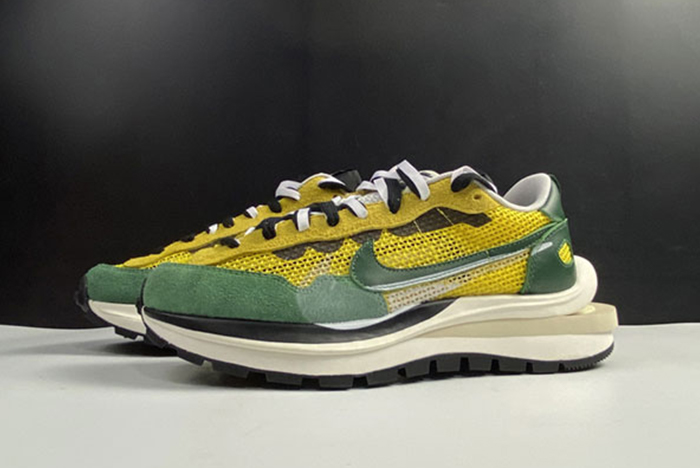 sacai x nike vaporwaffle “tour yellow” cv1363-700