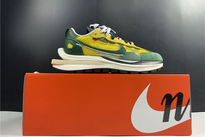 sacai x nike vaporwaffle “tour yellow” cv1363-700