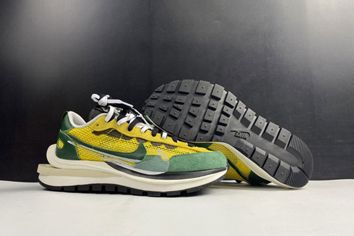 sacai x nike vaporwaffle “tour yellow” cv1363-700