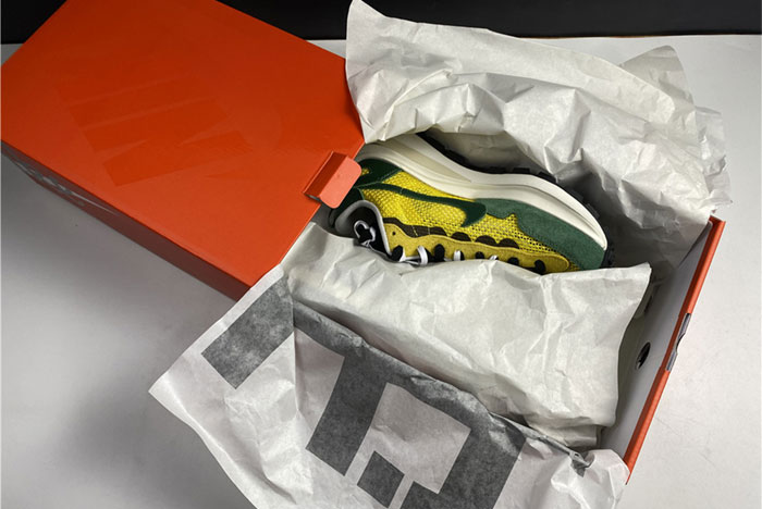 sacai x nike vaporwaffle “tour yellow” cv1363-700