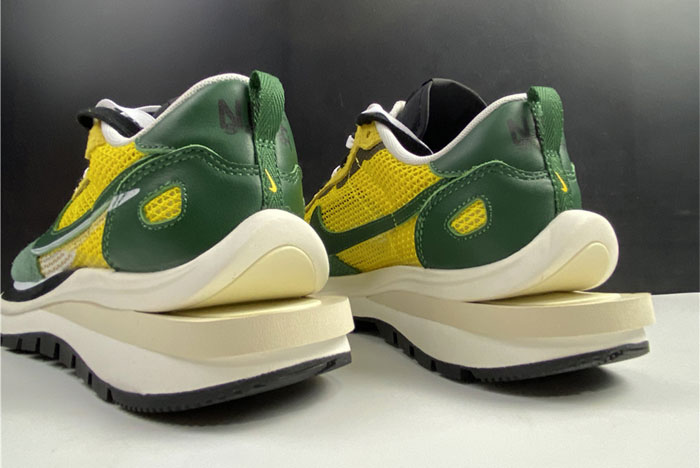 sacai x nike vaporwaffle “tour yellow” cv1363-700