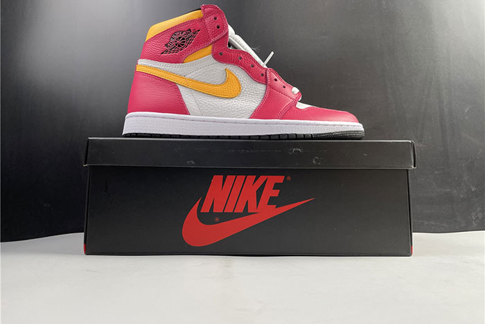 air jordan 1 high og“light fusion red” 555088-603