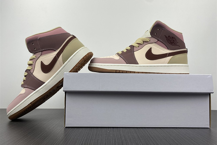 nike air jordan 1 mid      do7440-821
