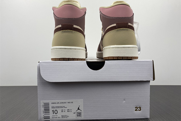 nike air jordan 1 mid      do7440-821