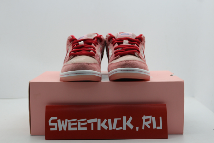 nike sb dunk low strangelove skateboards ct2552-800