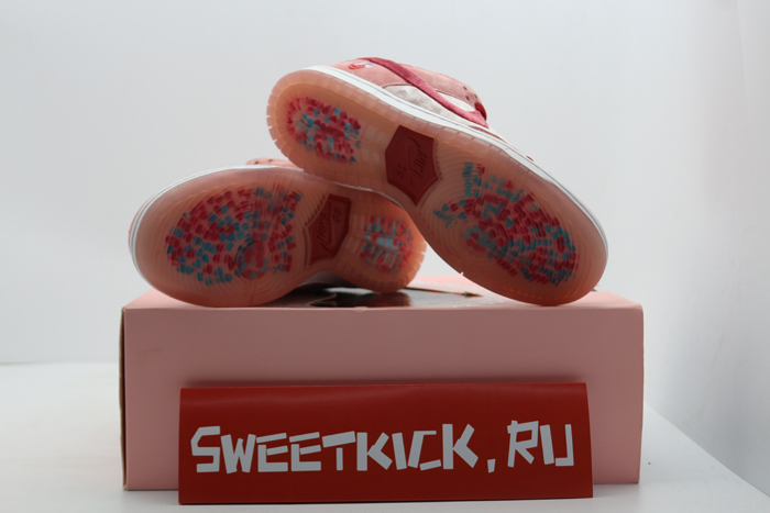 nike sb dunk low strangelove skateboards ct2552-800