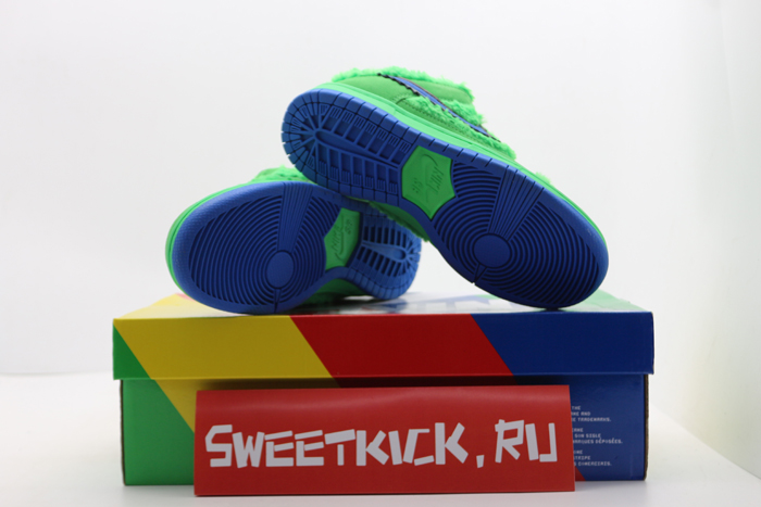 dead x nike sb dunk low“ yellow bear” cj5378-300