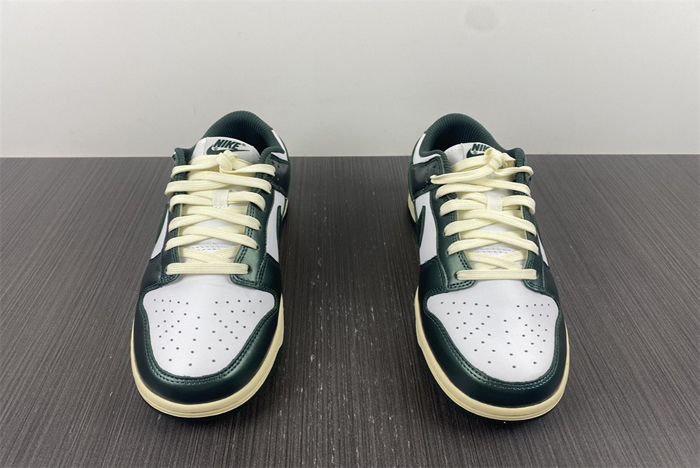 nike dunk low “vintage green”  dq8580-100