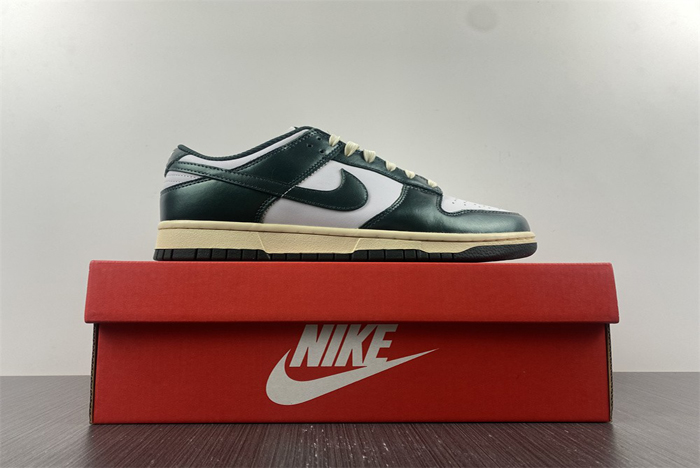 nike dunk low “vintage green”  dq8580-100