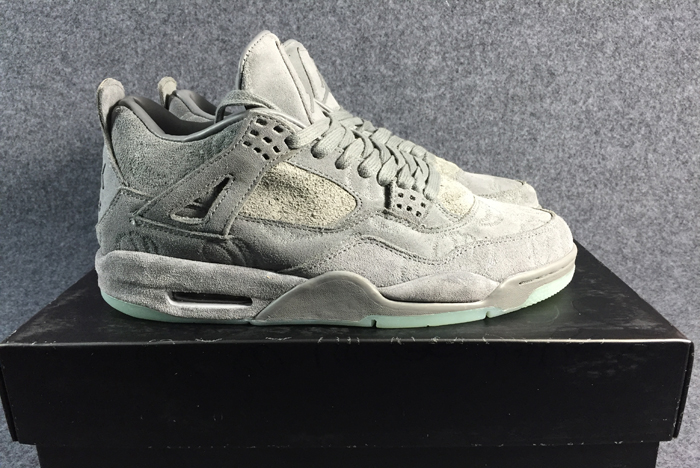 kaws x air jordan 4 “cool grey” 930155-003