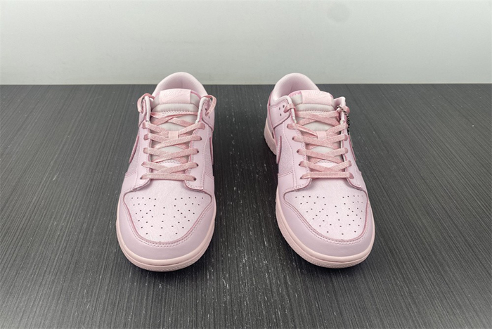 nike dunk low pink  921803-601