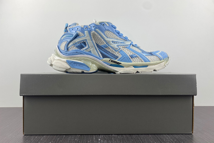 7.0 Ba*len*cia*ga -runner blue