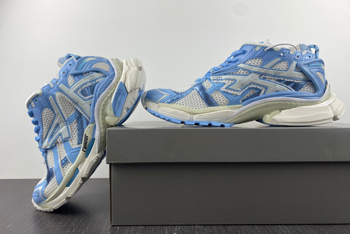 7.0 Ba*len*cia*ga -runner blue