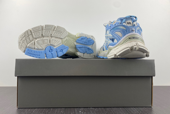 7.0 Ba*len*cia*ga -runner blue