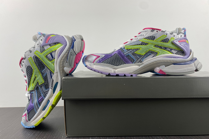 7.0 Ba*len*cia*ga -runner 1