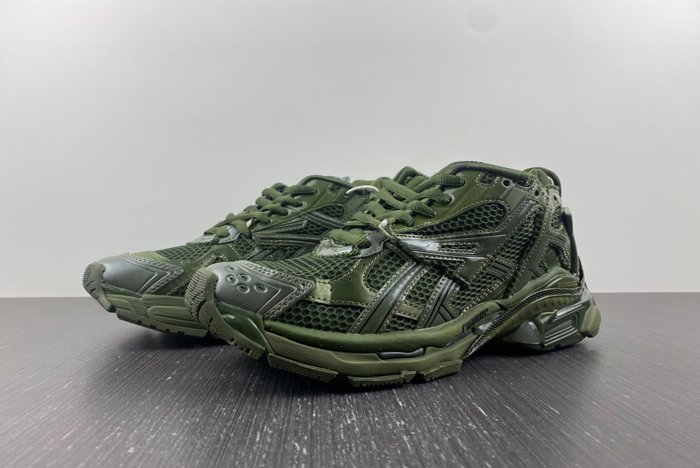 7.0 Ba*len*cia*ga -runner green