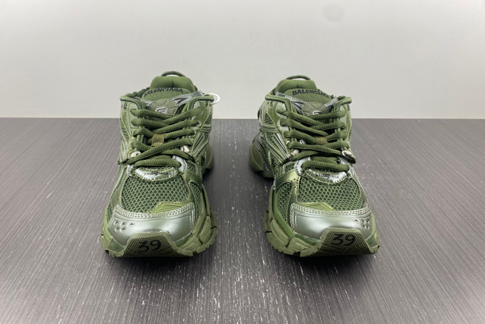 7.0 Ba*len*cia*ga -runner green