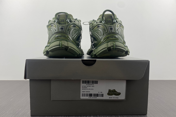 7.0 Ba*len*cia*ga -runner green