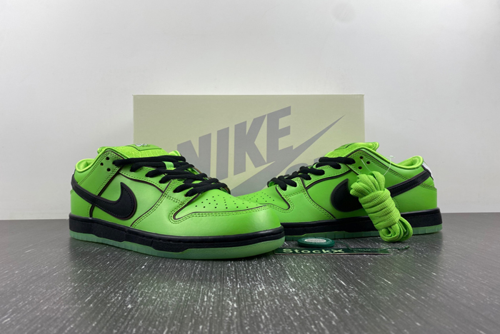 the powerpuff girls x nike sb dunk low fz8319-300