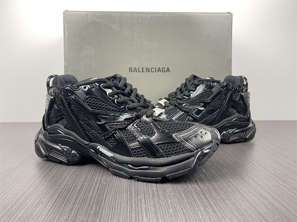 balenciga-runner-776688