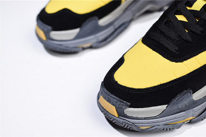 Ba*len*cia*ga triple-s sneaker 2.0 52403 w09t 212