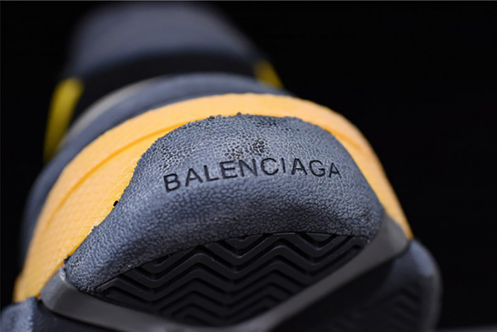 Ba*len*cia*ga triple-s sneaker 2.0 52403 w09t 212