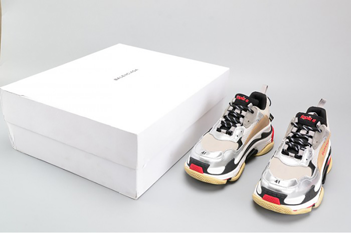 Ba*len*cia*ga 17fw triple s 656686-w06g0-1001