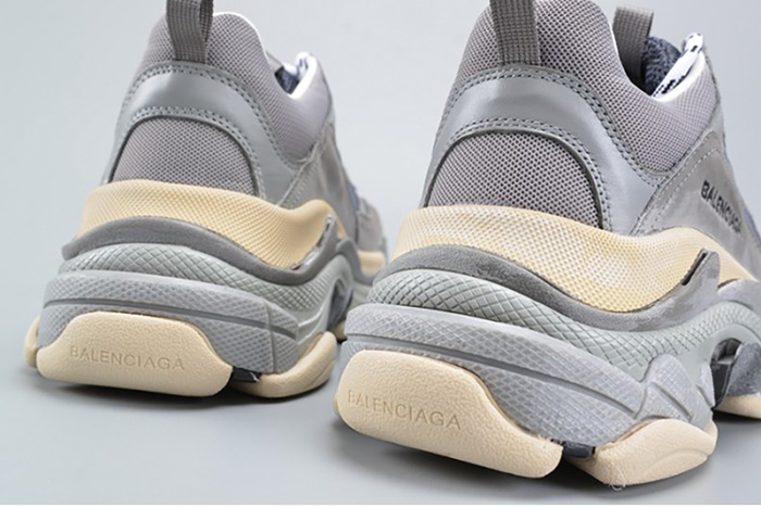 Ba*len*cia*ga 17fw triple s washed show snea grey mens aed2900