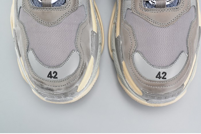 Ba*len*cia*ga 17fw triple s washed show snea grey mens aed2900