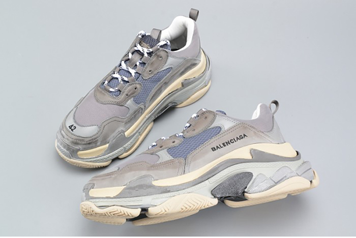 Ba*len*cia*ga 17fw triple s washed show snea grey mens aed2900