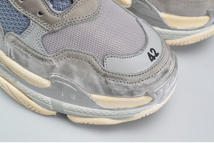 Ba*len*cia*ga 17fw triple s washed show snea grey mens aed2900