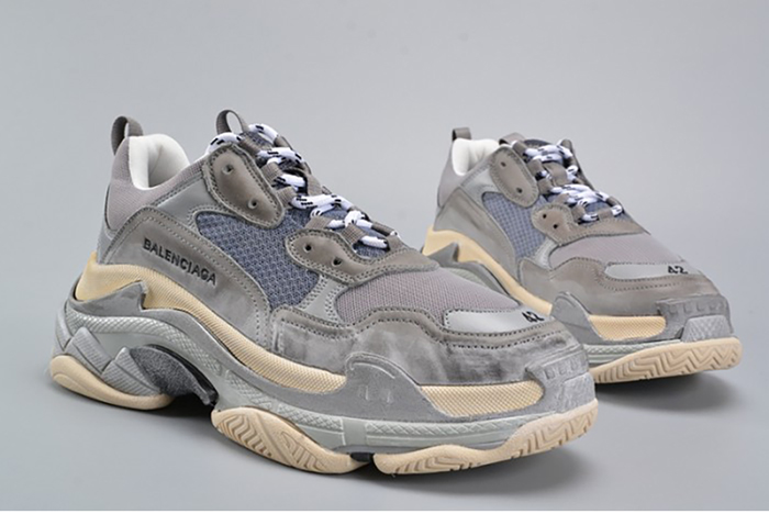 Ba*len*cia*ga 17fw triple s washed show snea grey mens aed2900
