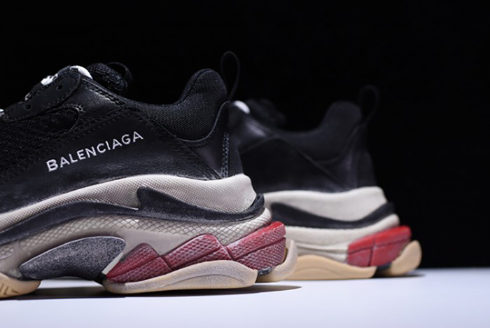 Ba*len*cia*ga triple s w06e1-1000
