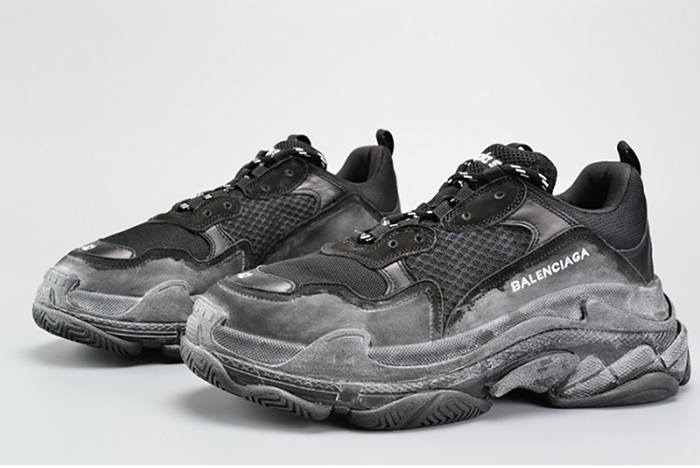 Ba*len*cia*ga black triple s trainer w06g01001