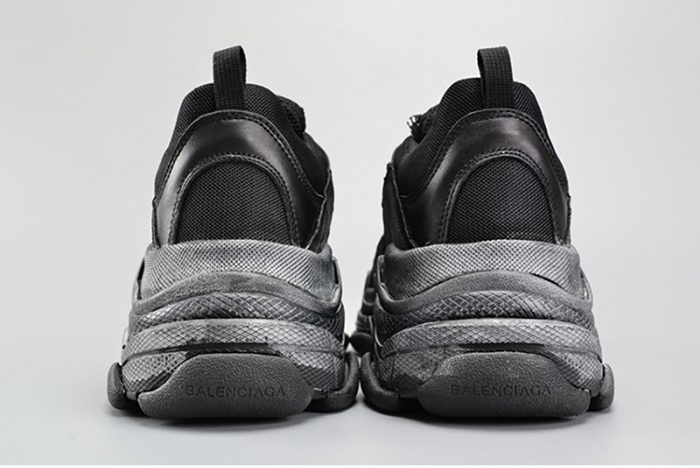 Ba*len*cia*ga black triple s trainer w06g01001