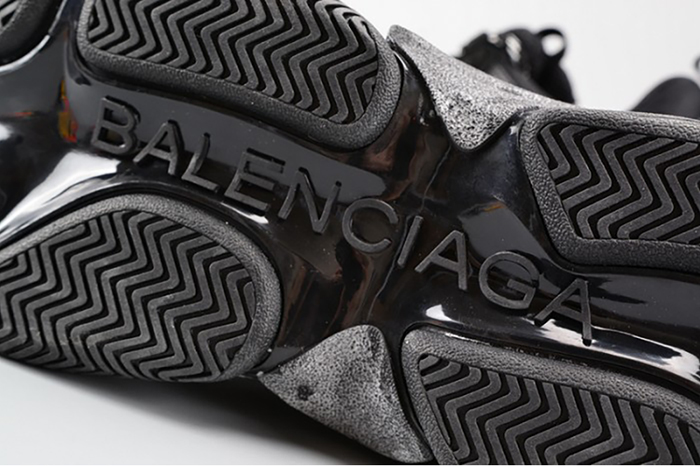 Ba*len*cia*ga black triple s trainer w06g01001